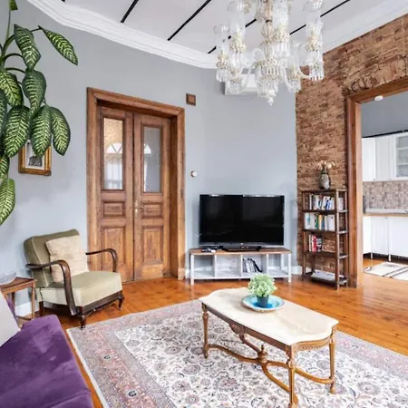 Grand Historic 3bd2bath Galata Tower Pad! #408 Κωνσταντινούπολη
