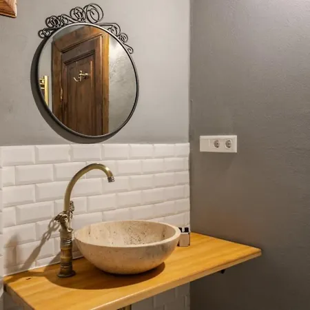 Grand Historic 3bd2bath Galata Tower Pad! #408 Apartman