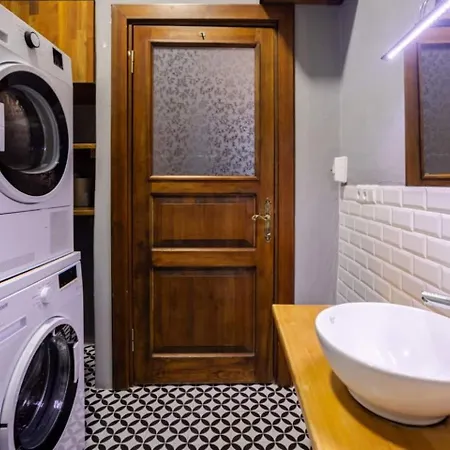 Grand Historic 3bd2bath Galata Tower Pad! #408 Κωνσταντινούπολη