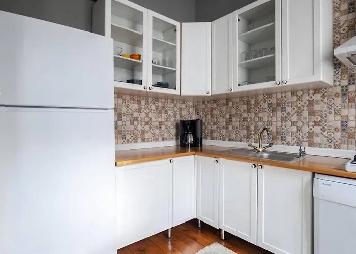 Grand Historic 3bd2bath Galata Tower Pad! #408 *