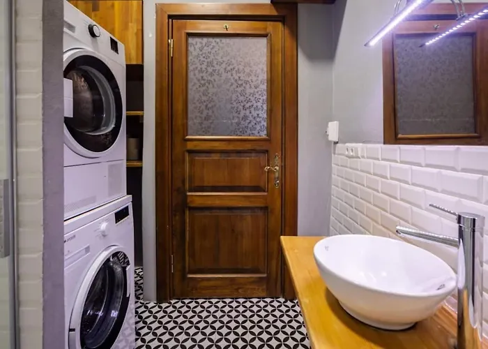 Grand Historic 3bd2bath Galata Tower Pad! #408 Isztambul