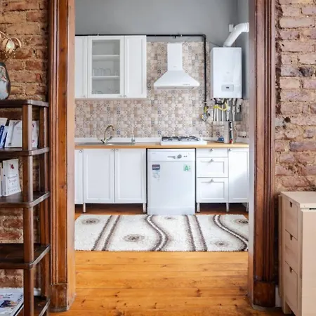 Grand Historic 3bd2bath Galata Tower Pad! #408 * איסטמבול