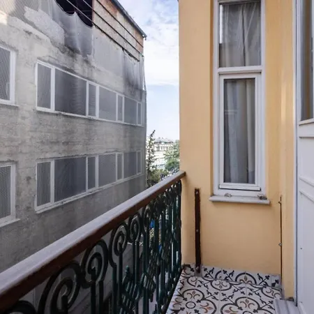 Grand Historic 3bd2bath Galata Tower Pad! #408 *