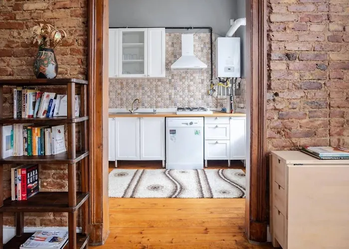 Grand Historic 3bd2bath Galata Tower Pad! #408 * Istanbul