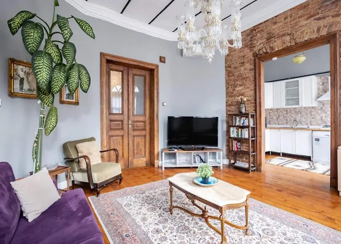 Grand Historic 3bd2bath Galata Tower Pad! #408 Istambul