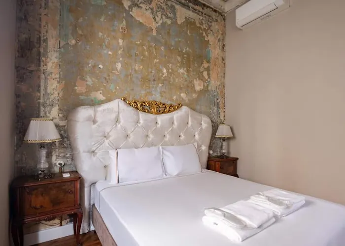 Grand Historic 3bd2bath Galata Tower Pad! #408 Stambuł