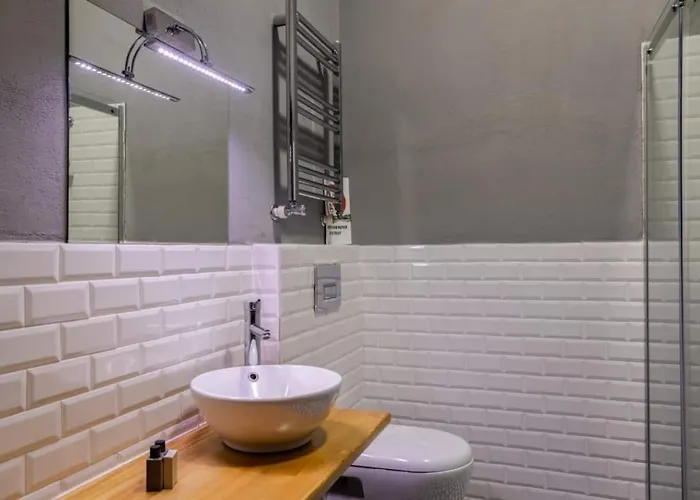 Grand Historic 3bd2bath Galata Tower Pad! #408 *