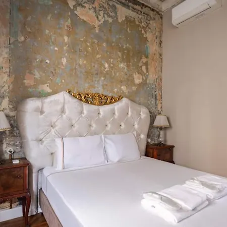 Grand Historic 3bd2bath Galata Tower Pad! #408 Istanbul