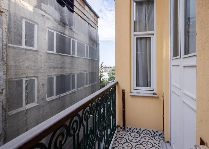 Grand Historic 3bd2bath Galata Tower Pad! #408 *