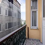 Grand Historic 3bd2bath Galata Tower Pad! #408 *
